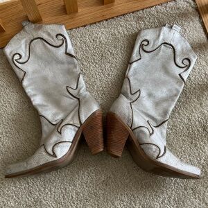 Penny ❤️ Kenny silver pebbled cowboy boot